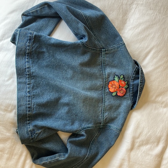 Levi’s Denim Jacket with flower details - Picture 3 of 6